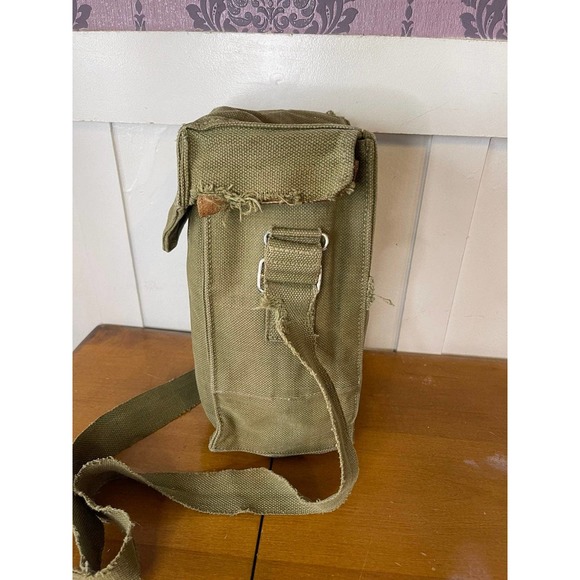 Antique World War military gas mask bag - Picture 3 of 12